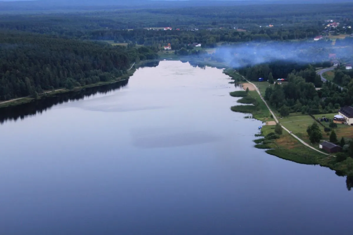 Panorama zalewu na Żarnówce o poranku